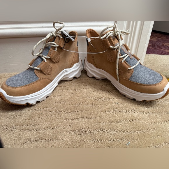 NWOT Sorel Women’s Kinetic Breakthru Caribou Waterproof Boot, Size 7.5 - Picture 7 of 7